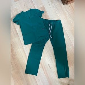 Figs scrubs set (XS top , S bottoms)